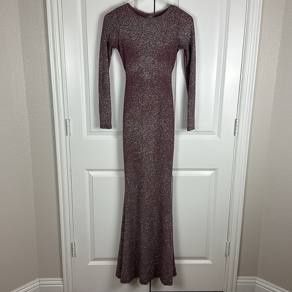 WINDSOR OPEN BACK GLITTER LONG SLEEVE MAXI DRESS - Picture 3 of 10